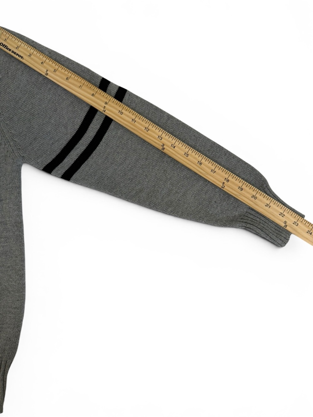 Molokai Surf Gray Black Cardigan Sweater Men’s Small Preppy Academia - Picture 8 of 10